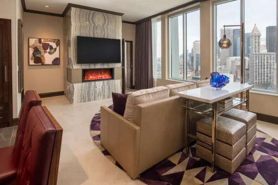 KING STREET PENTHOUSE-2KING/2 BDRM-FIREPLACE